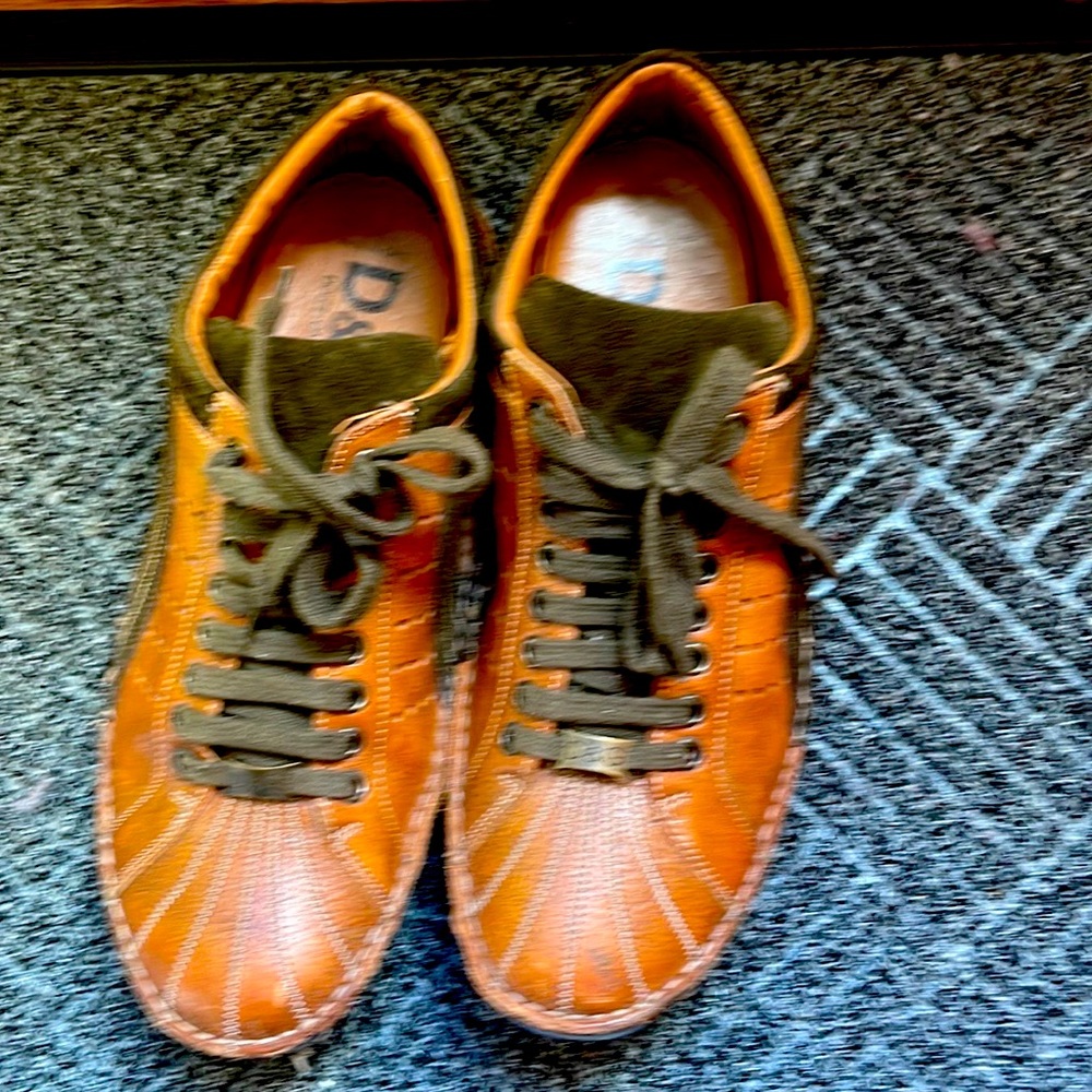 D&G man’s shoes. Size 41. Made in Italy. Leather. Good condition.